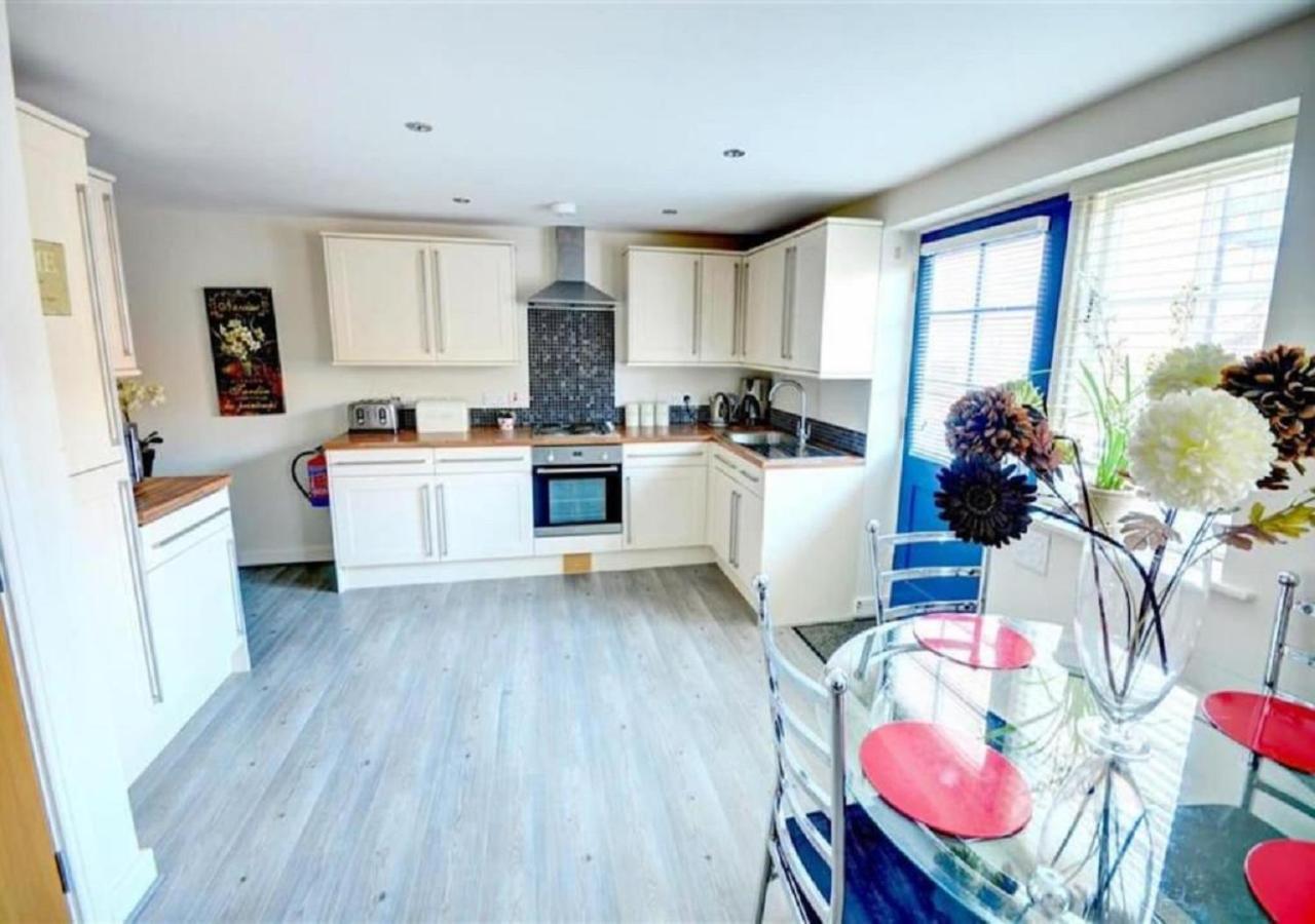 Luxury 2 Bed Close To Beach-with Parking! *